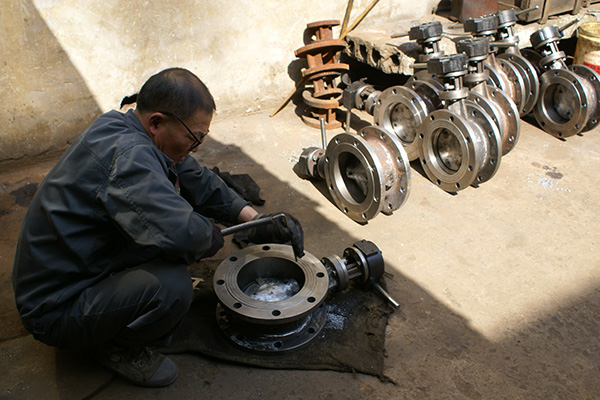 Wafer butterfly valve production workshop